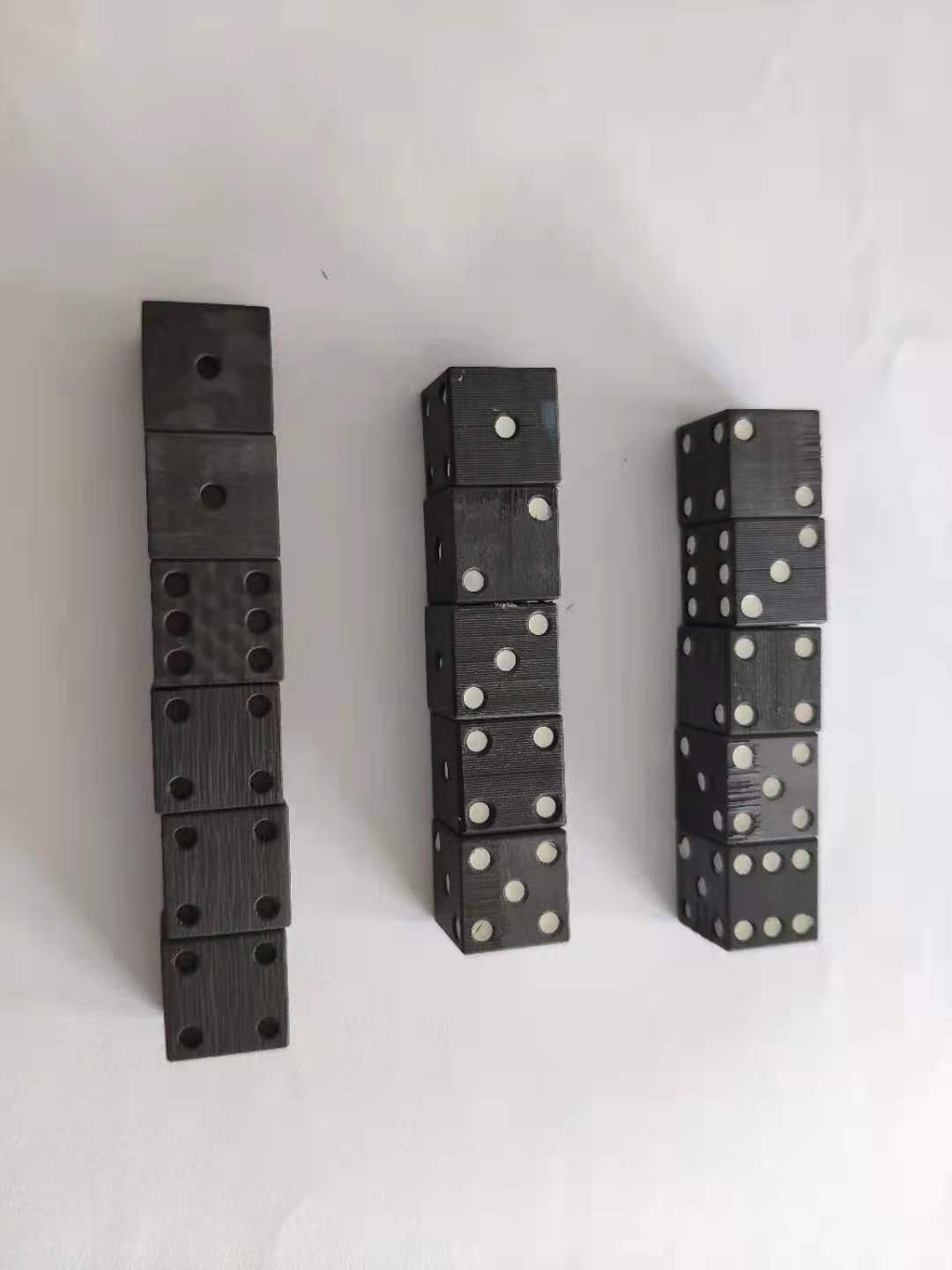 You Can Directly Order 6-sided Carbon Fiber Dice Produced by CNC Machining Milling